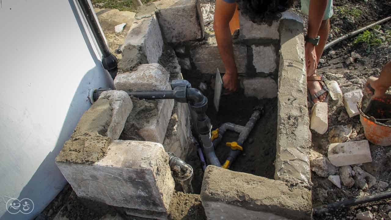 Work on one of the 6500 liter clean water tanks at the Mbinudita site, East Sumba
