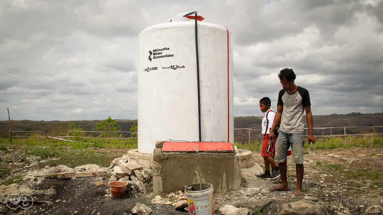 Manufacture of a 6500 liter ferro-cement reservoir in East Sumba