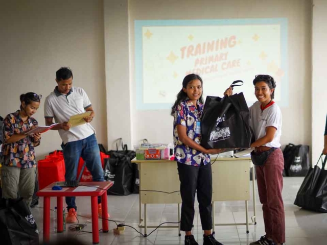 Primary medical care training for 60 teachers